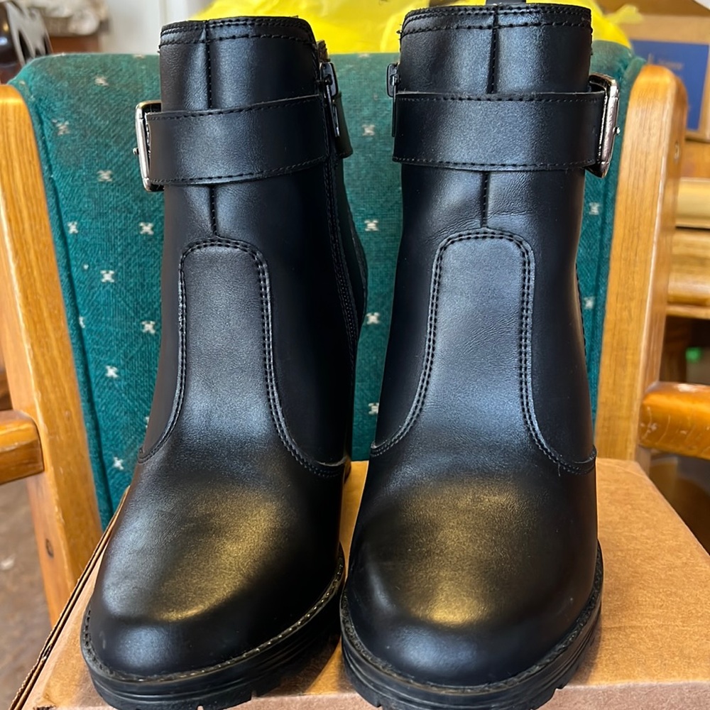 Boots 7.5 from the brand Andrea Once used